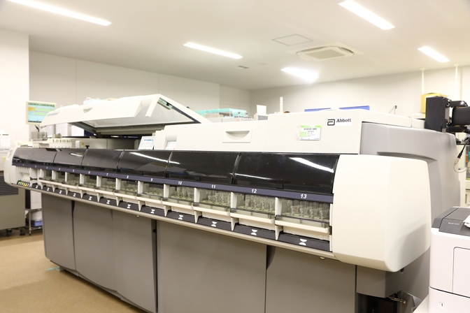 全自動化学発光免疫測定装置　ARCHITECTRアナライザーi2000SR　アボットジャパンの写真