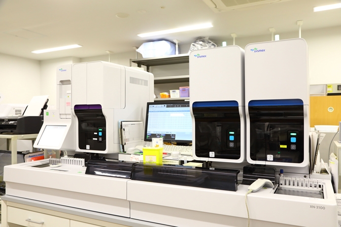 多項目自動血球分析装置　XN-3100　シスメックスの写真